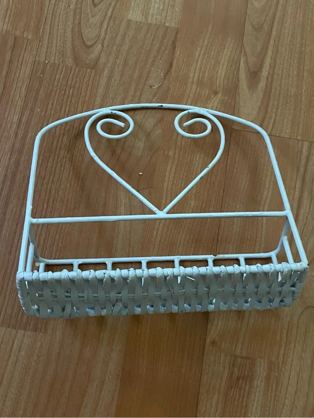 Vintage Shabby Chic Metal Heart Scroll Wicker Wall Organizer Shelf